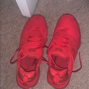 Nike’s size 5 Y boys